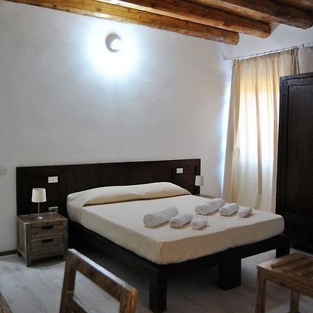 Abas Ristorante Pizzeria Affittacamere Ales Номер фото