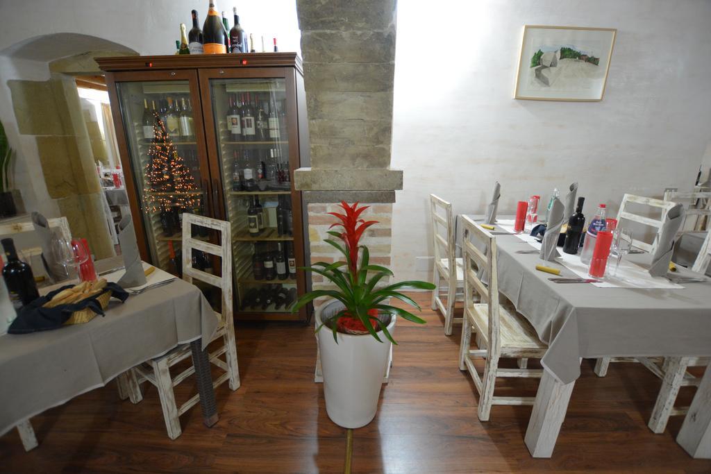 Abas Ristorante Pizzeria Affittacamere Ales Екстер'єр фото
