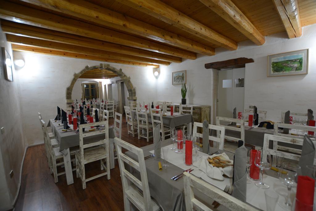 Abas Ristorante Pizzeria Affittacamere Ales Екстер'єр фото