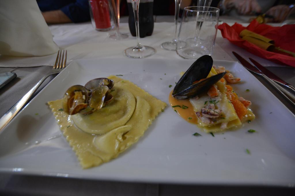 Abas Ristorante Pizzeria Affittacamere Ales Екстер'єр фото