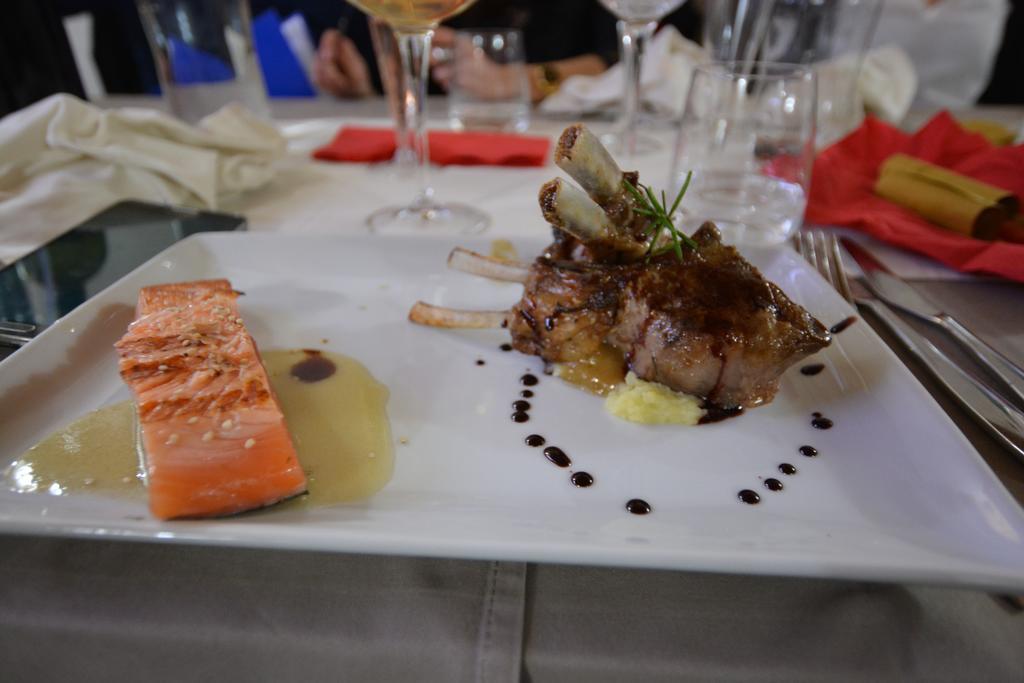 Abas Ristorante Pizzeria Affittacamere Ales Екстер'єр фото