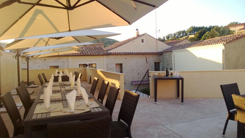 Abas Ristorante Pizzeria Affittacamere Ales Екстер'єр фото